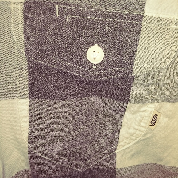 (Large) VANS off the wall flannel button up. - Picture 2 of 3